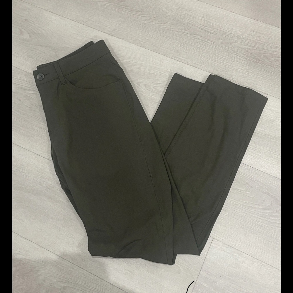 Vuori Meta Pant Athletic Slim Fit Dark‎ Oregano Size 28 Leg Performance Stretch